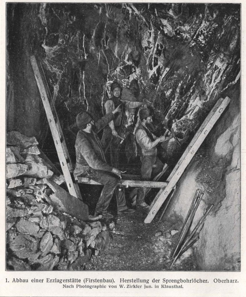 Abbau einer Erzlagerstätte - Herstellung der Springbohrlöcher